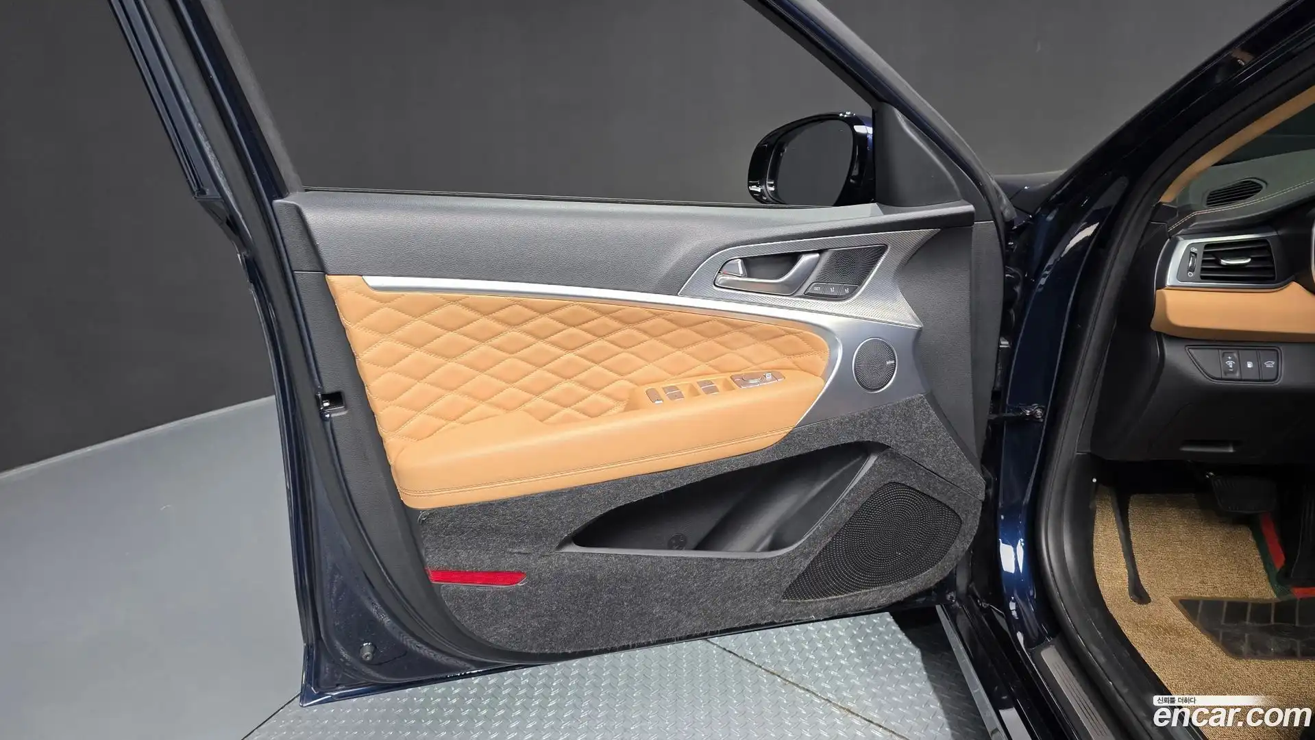 G70 Genesis 2020.11-INNER-034