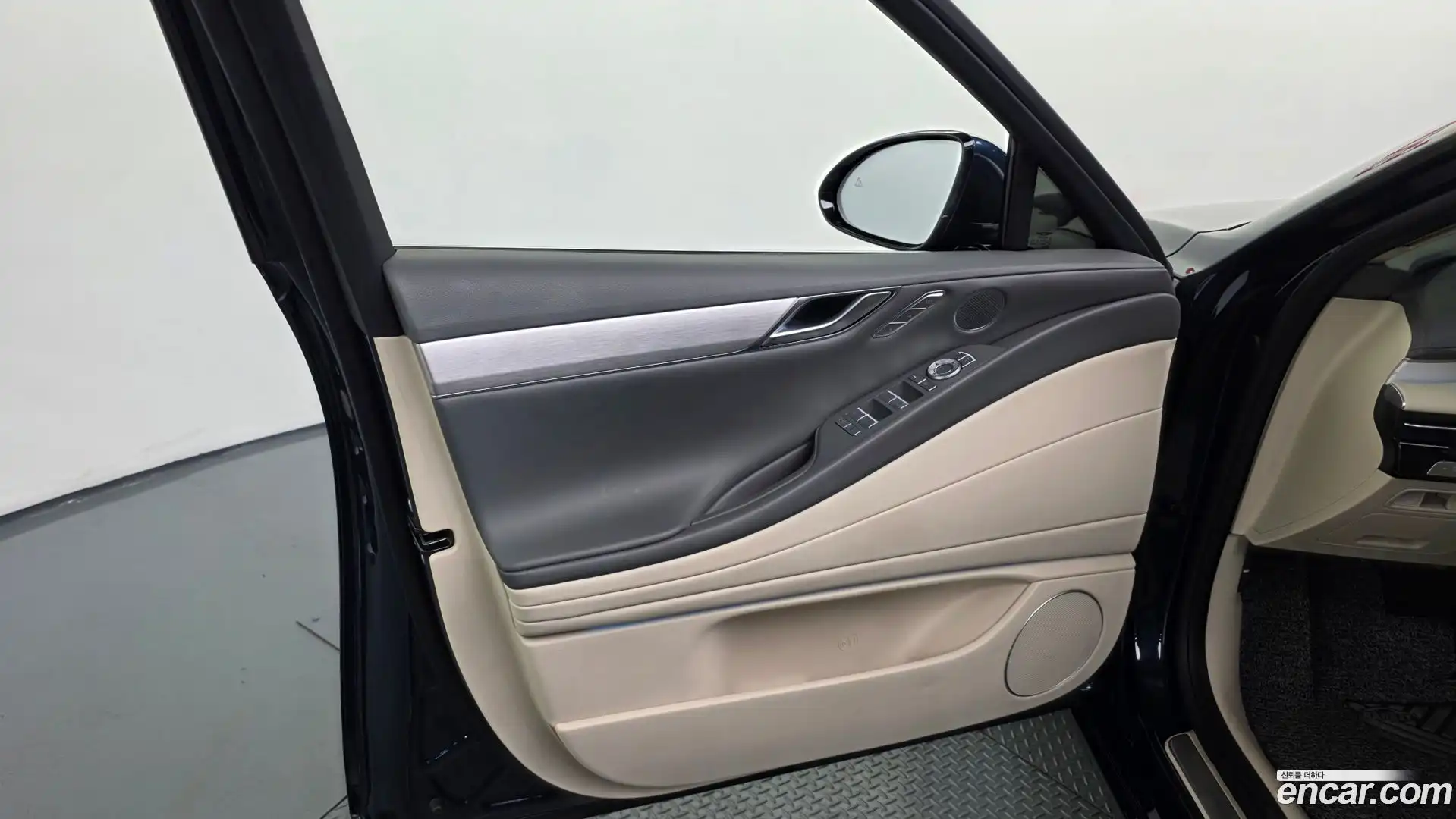 G80 Genesis 2024.0-INNER-034