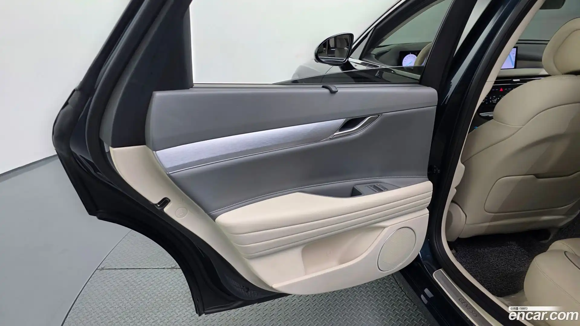 G80 Genesis 2024.0-INNER-035