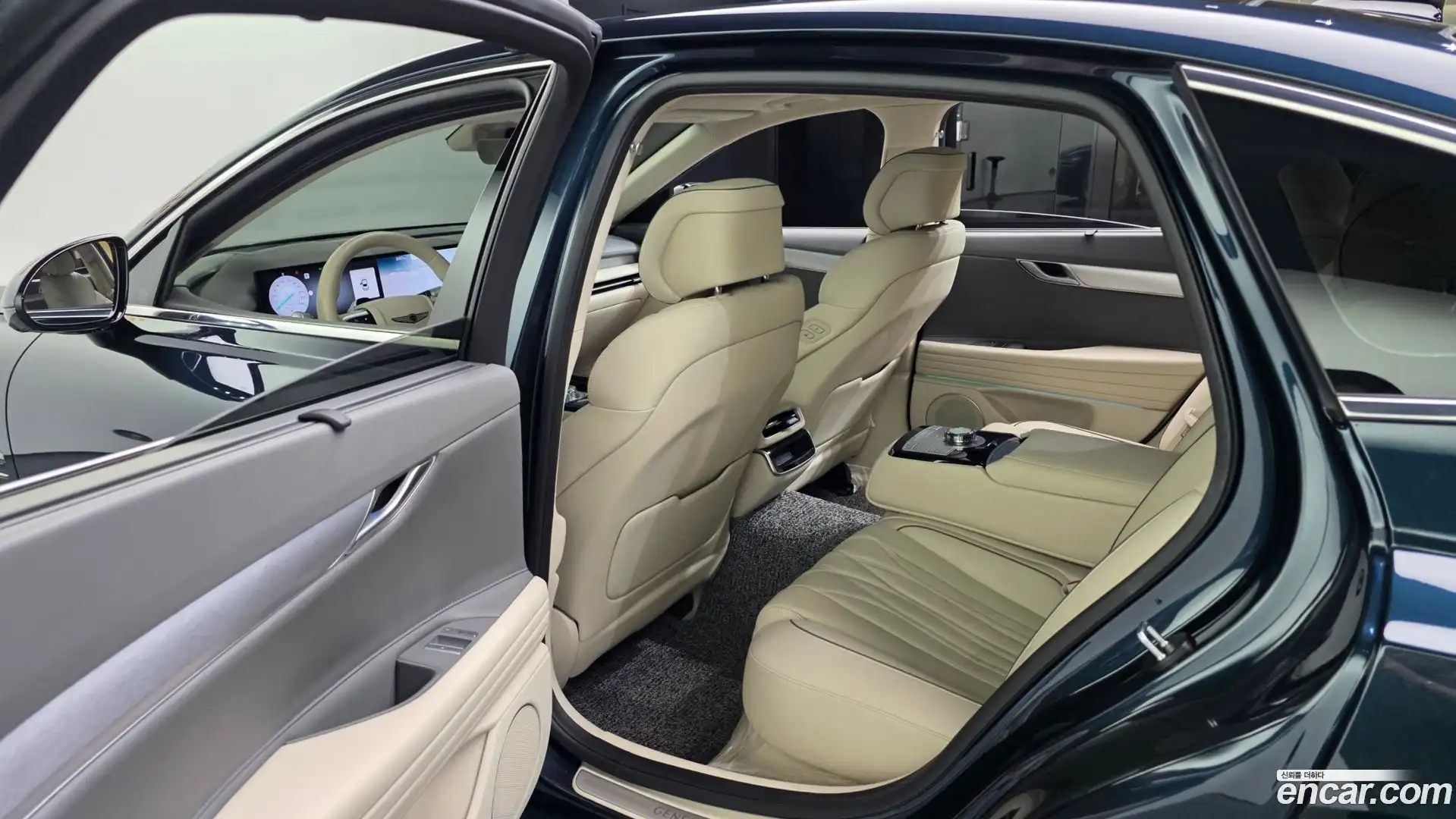 G80 Genesis 2024.0-INNER-036