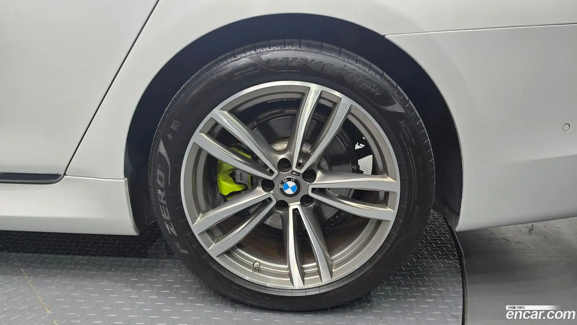 7-Series BMW 2017.7-OUTER-031