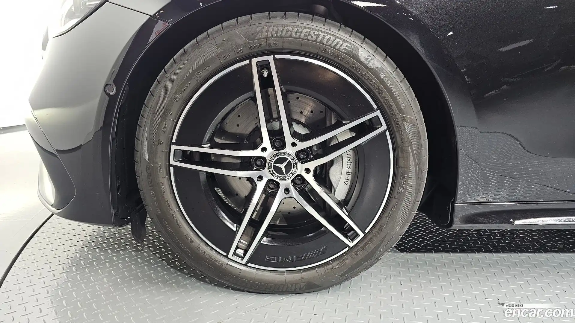 E-Class Mercedes-Benz 2025.9-OUTER-005