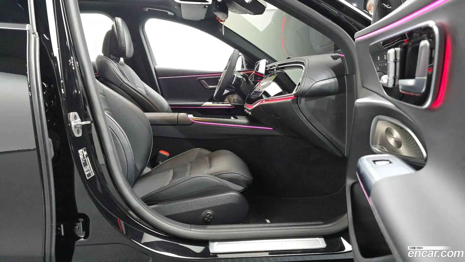 E-Class Mercedes-Benz 2025.9-INNER-036
