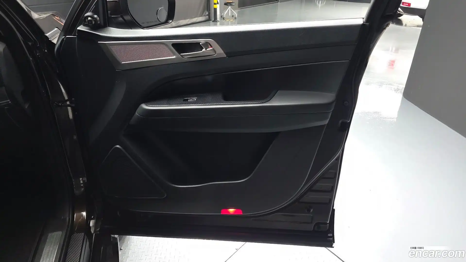 Rexton KG Mobility 2018.10-INNER-034