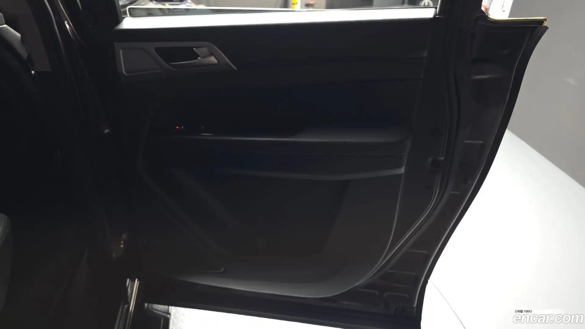 Rexton KG Mobility 2018.10-INNER-035
