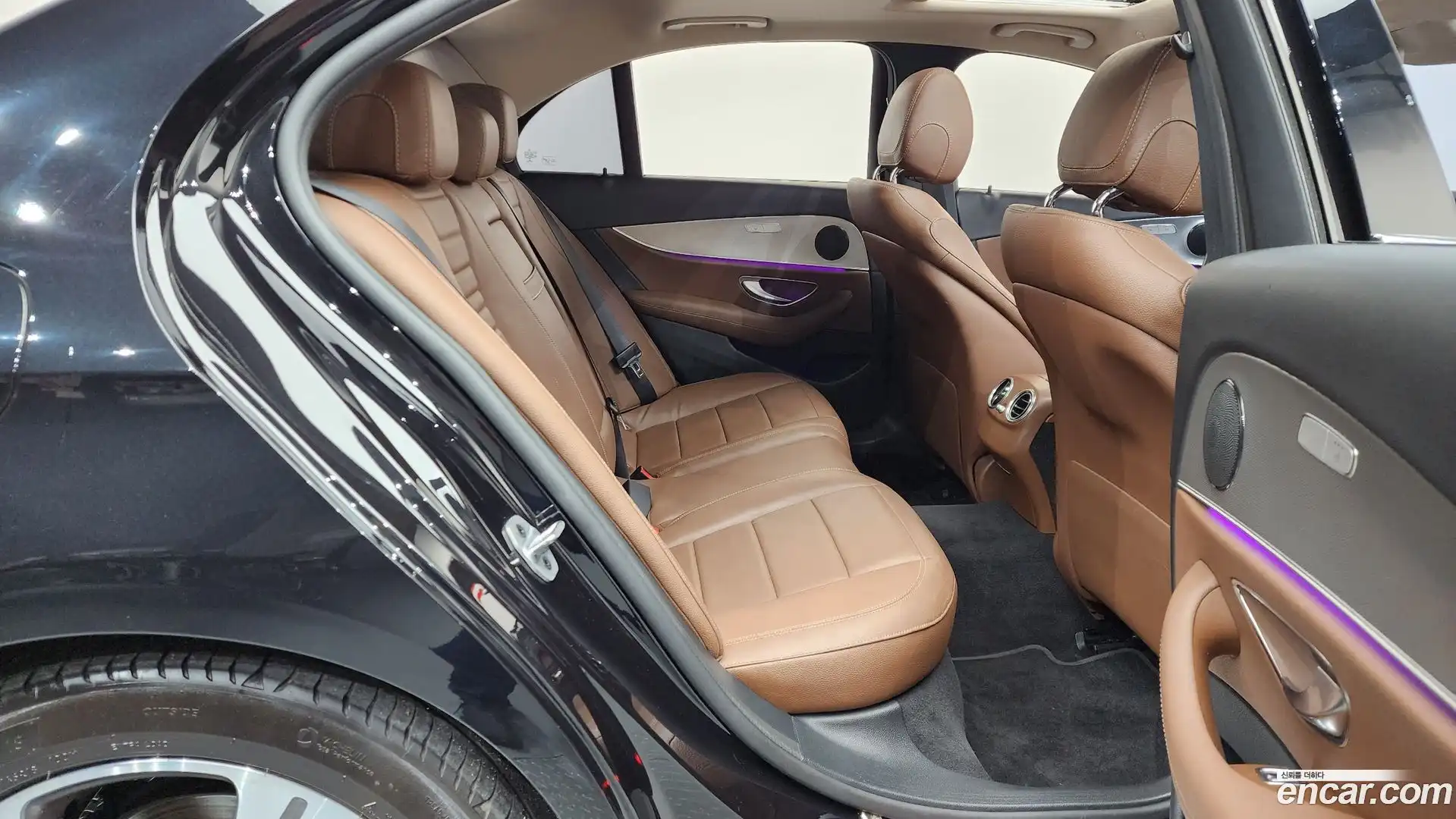 E-Class Mercedes-Benz 2018.10-OPTION-015