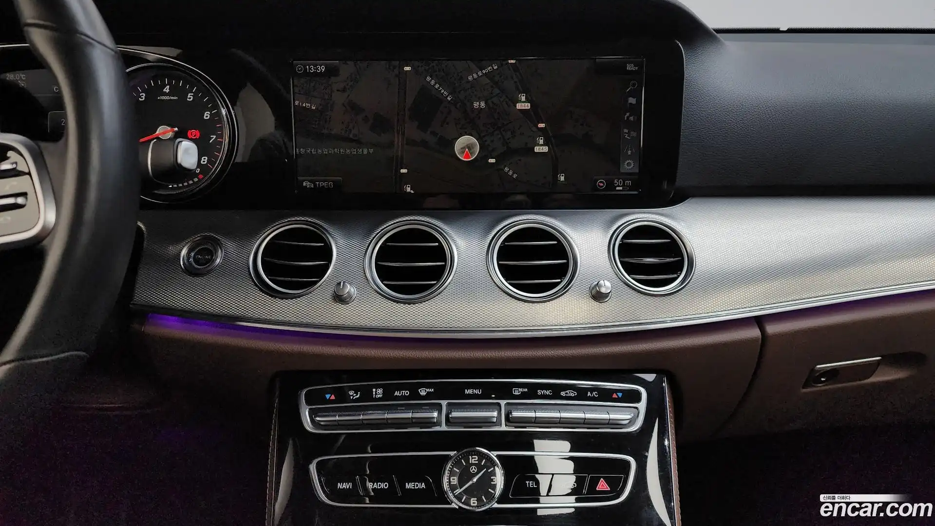E-Class Mercedes-Benz 2018.10-OPTION-017