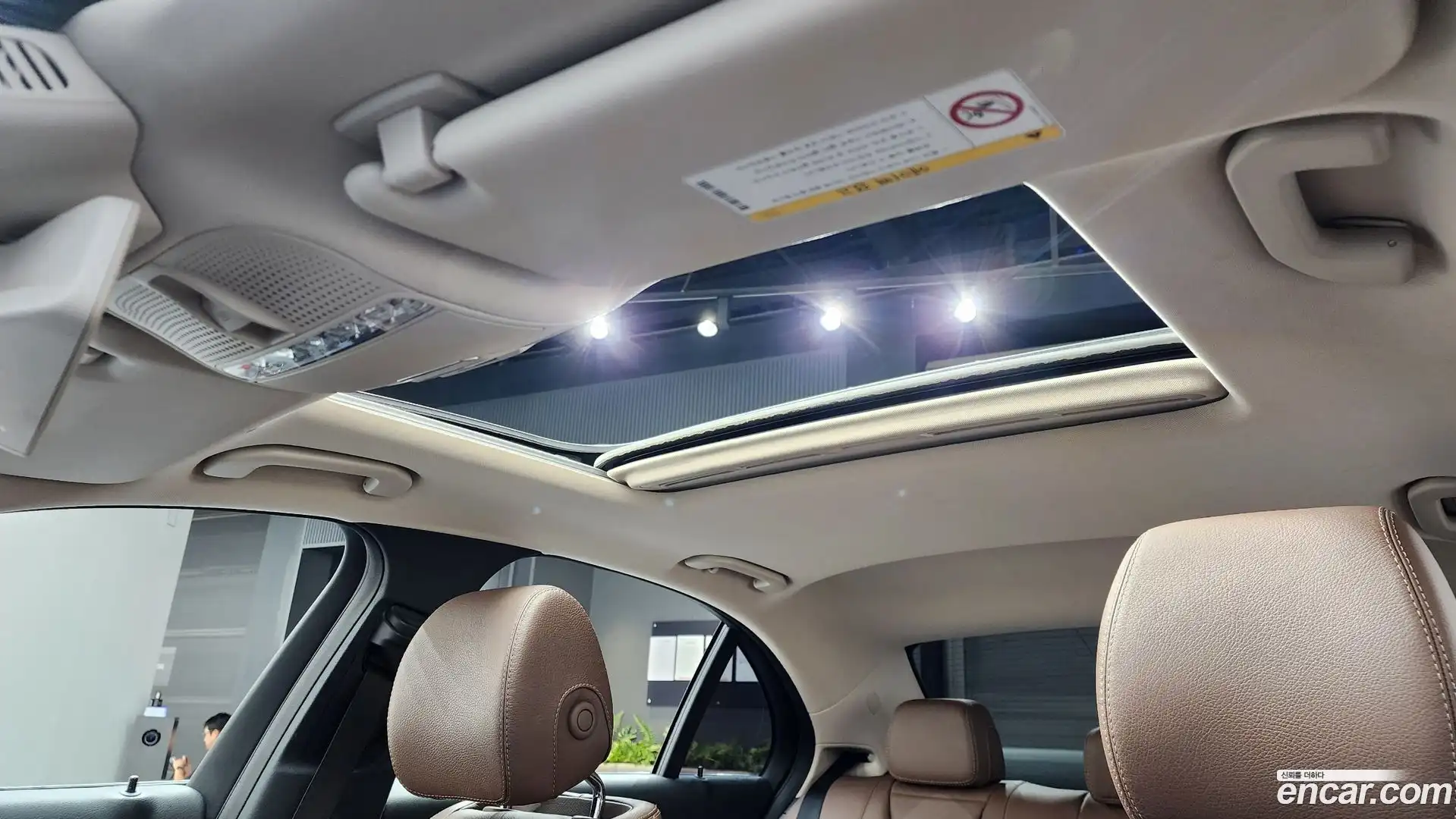 E-Class Mercedes-Benz 2018.10-OPTION-022