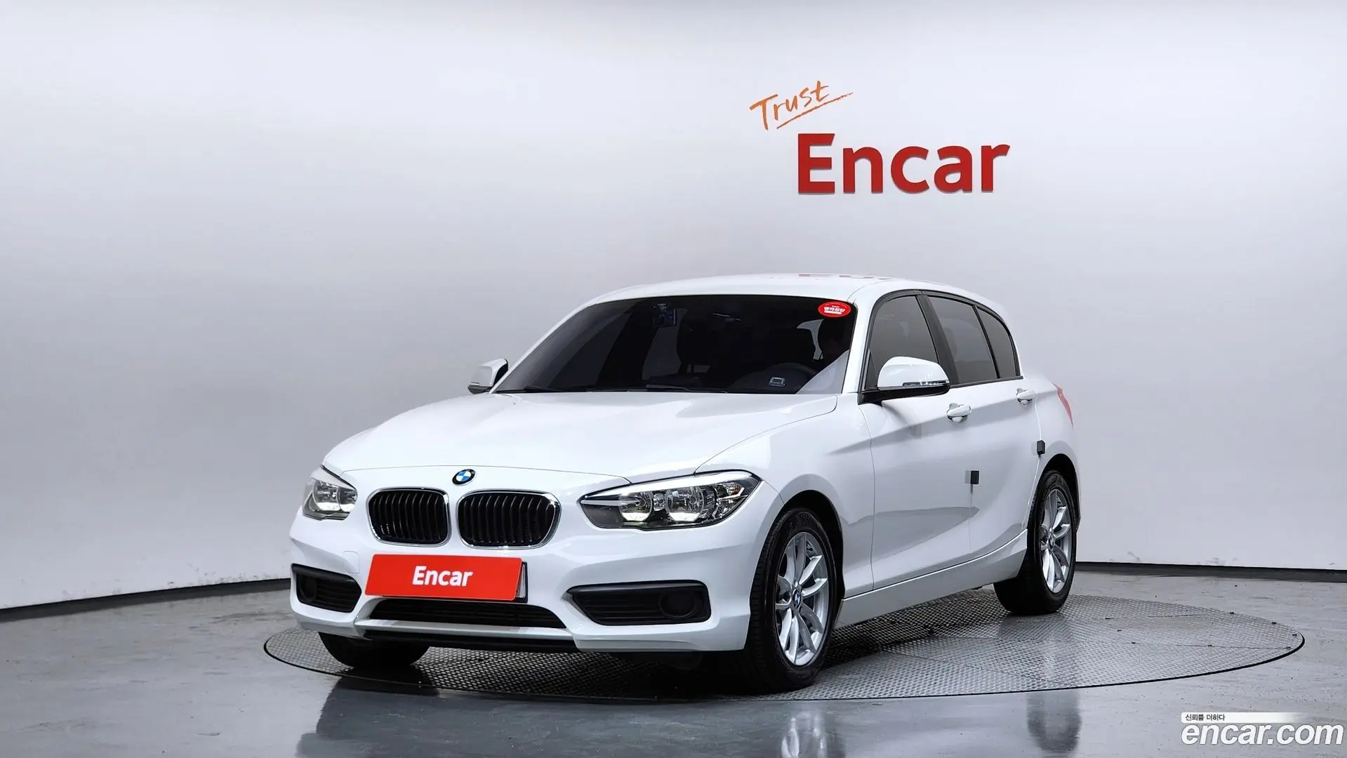 Main__Slider__Photo:1-Series BMW 2017.6-0