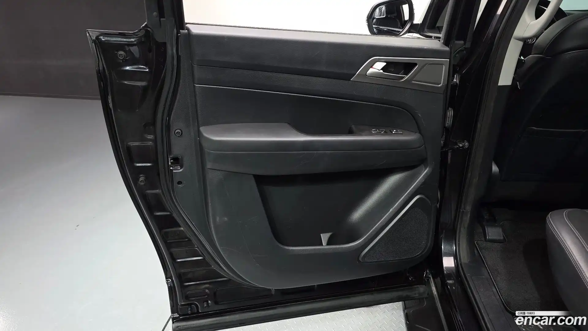 Rexton KG Mobility 2018.11-INNER-035