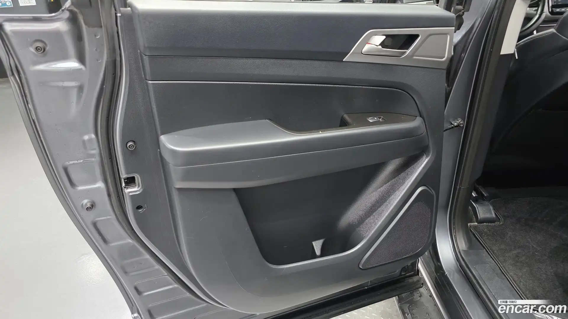 Rexton KG Mobility 2019.1-INNER-035