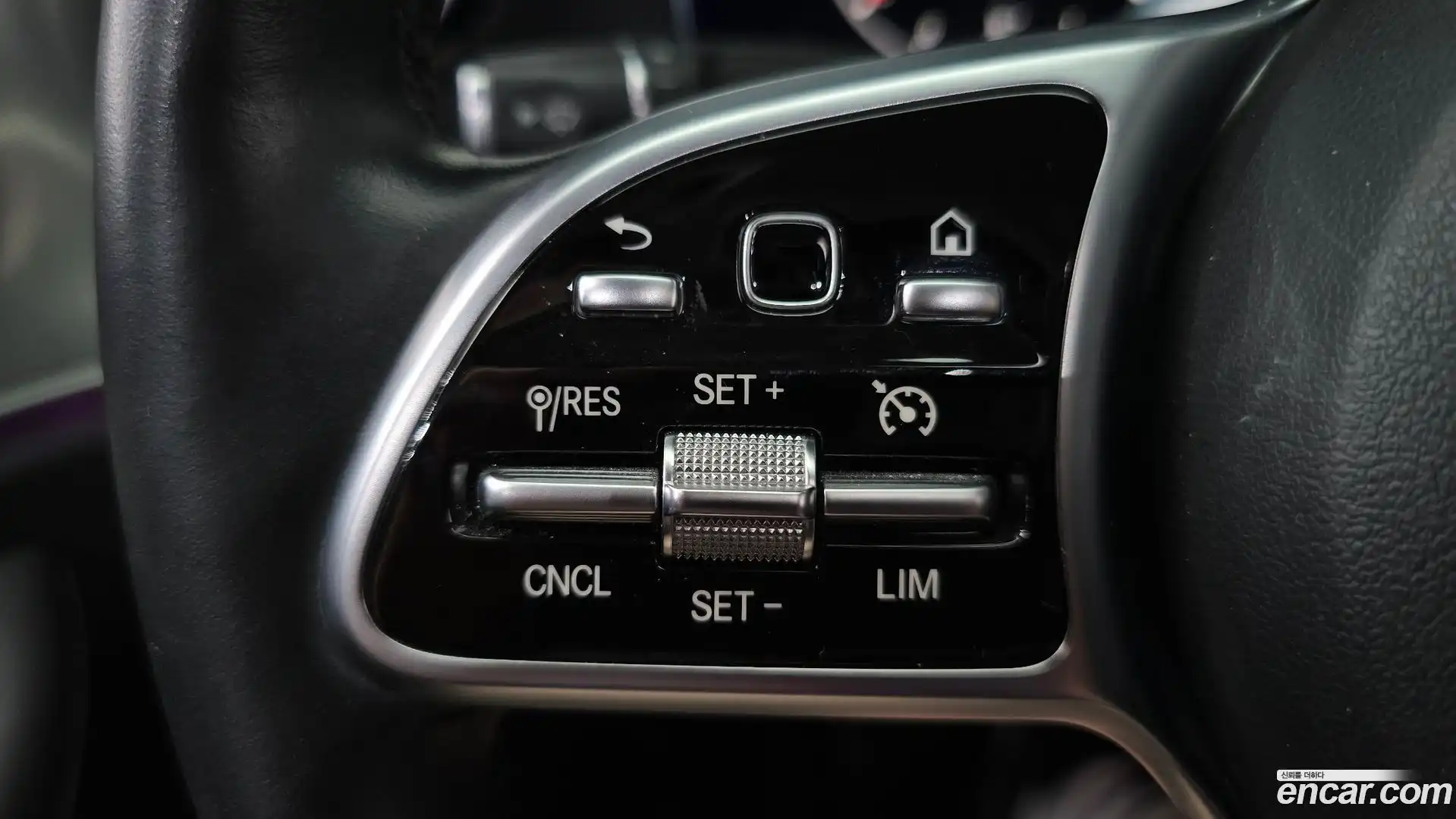 E-Class Mercedes-Benz 2019.5-OPTION-023