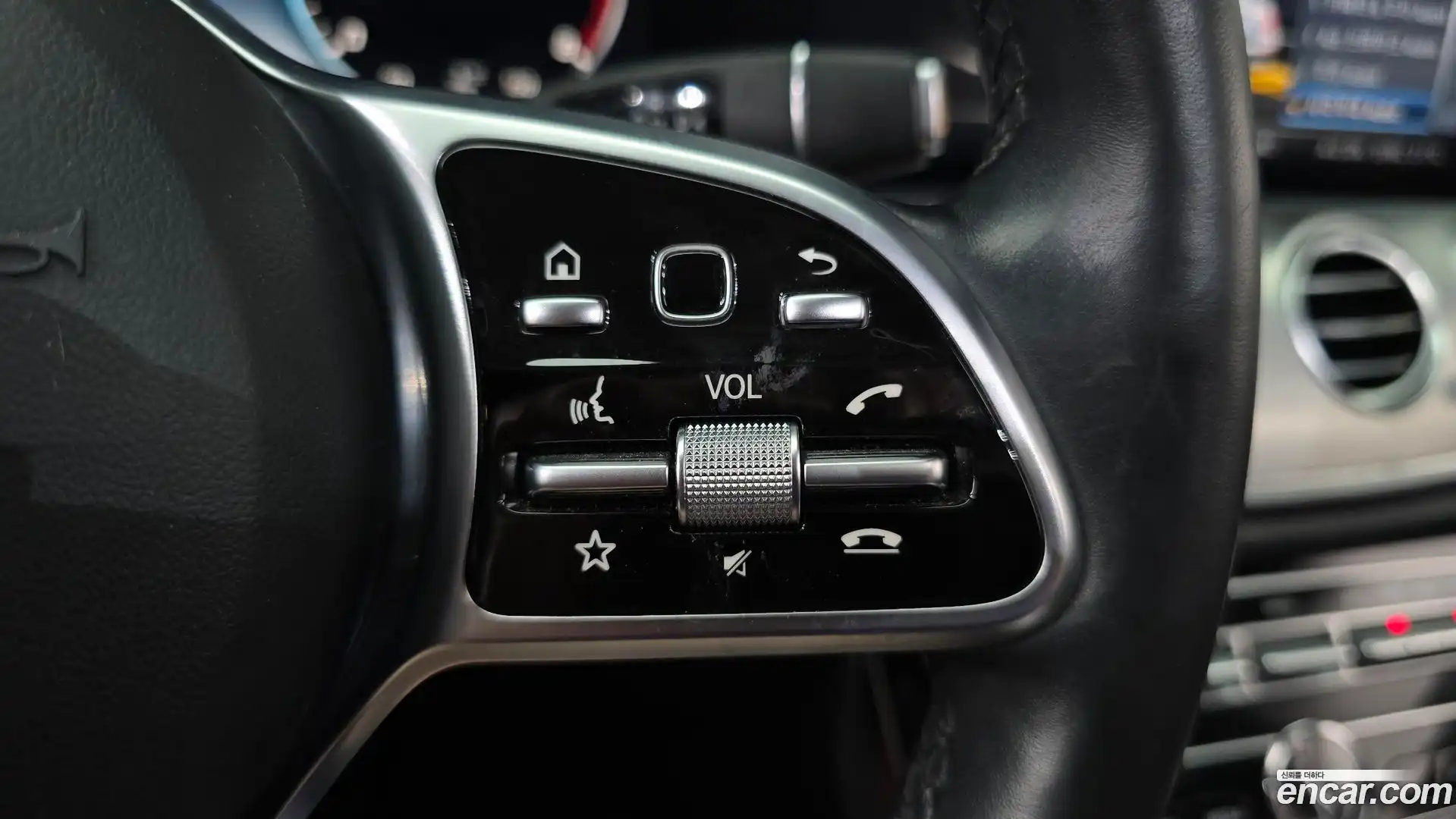 E-Class Mercedes-Benz 2019.5-OPTION-024