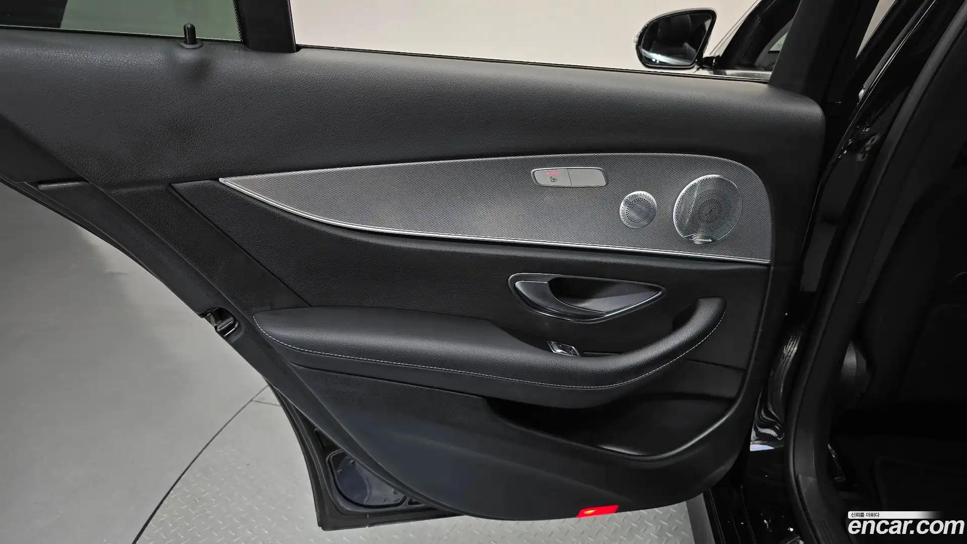 E-Class Mercedes-Benz 2019.5-INNER-035