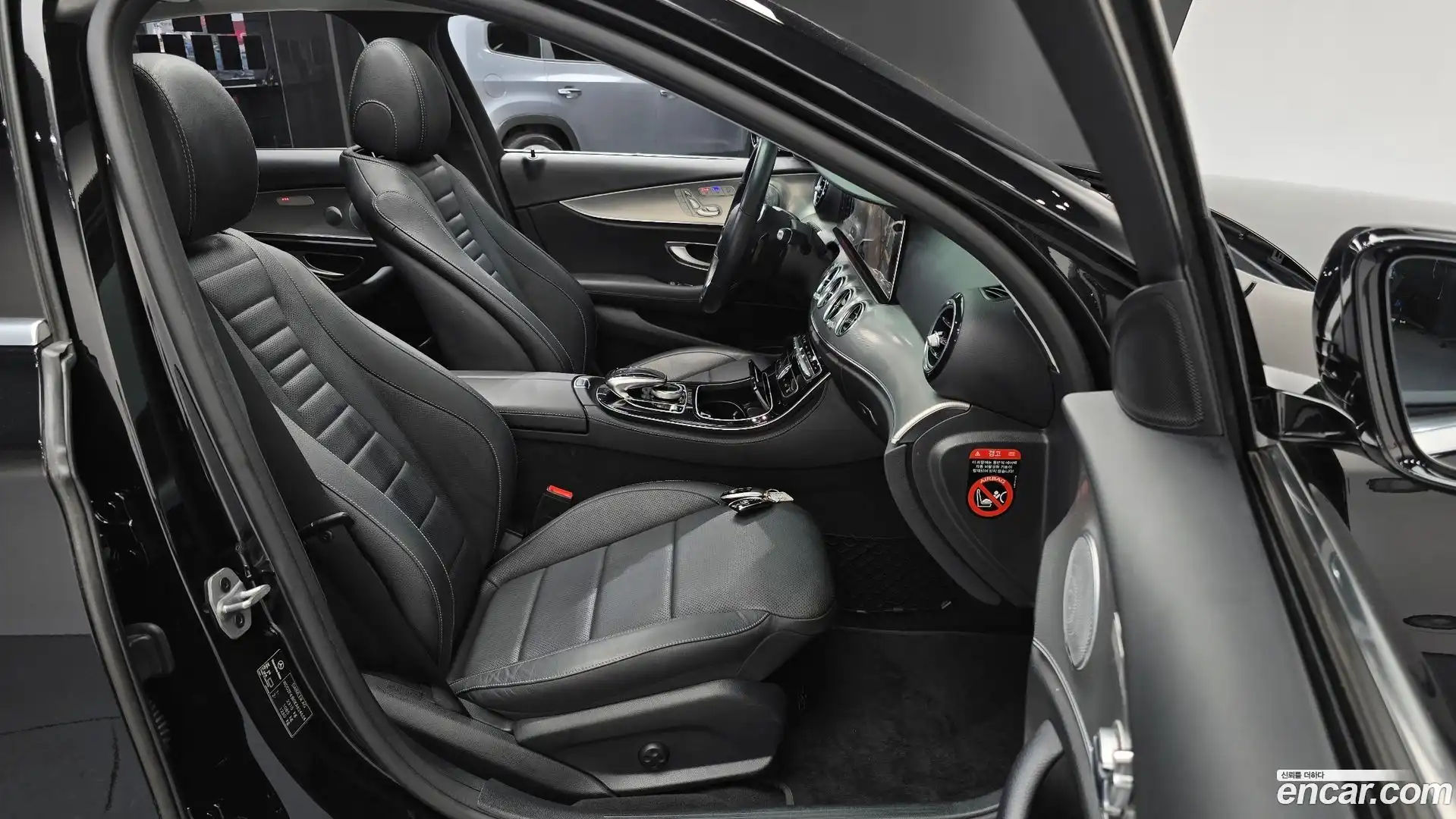 E-Class Mercedes-Benz 2019.5-INNER-036