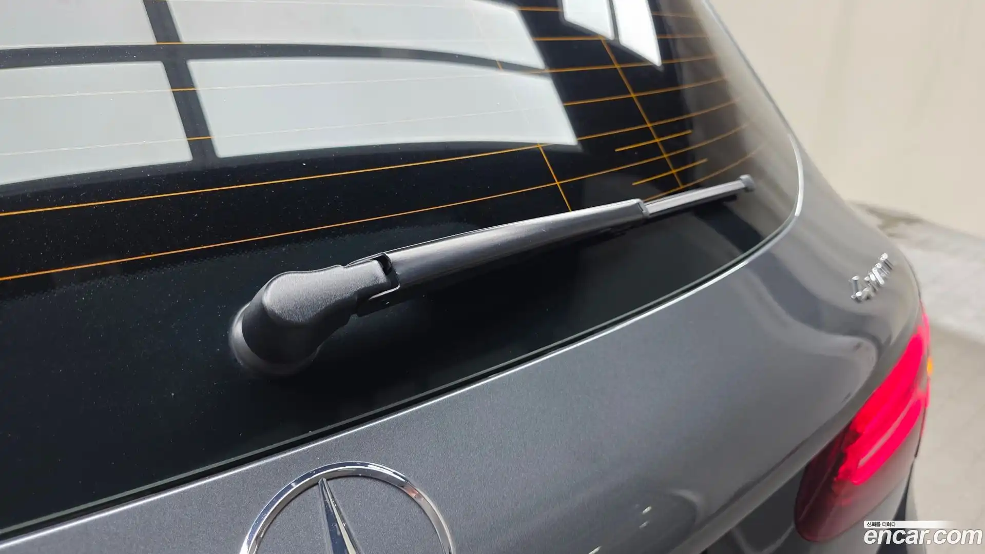 GLC-Class Mercedes-Benz 2018.10-OPTION-041