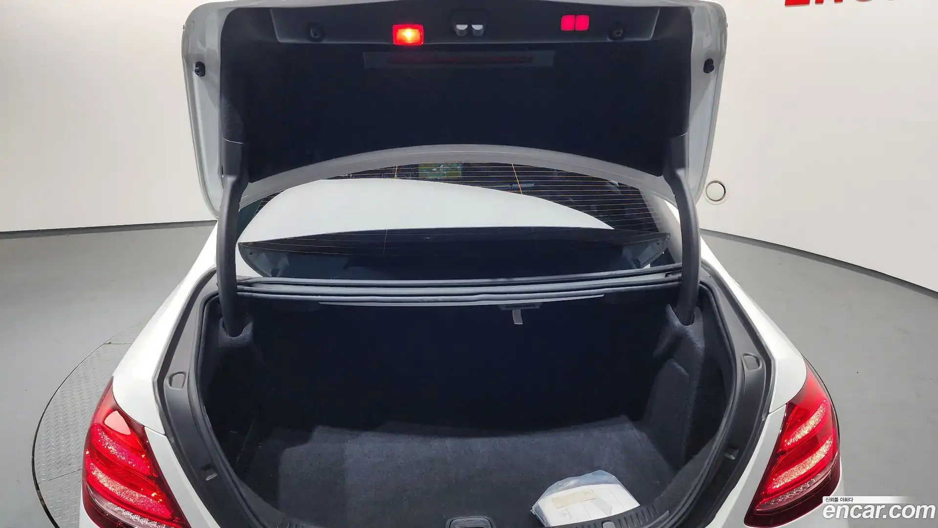 E-Class Mercedes-Benz 2019.8-OPTION-024