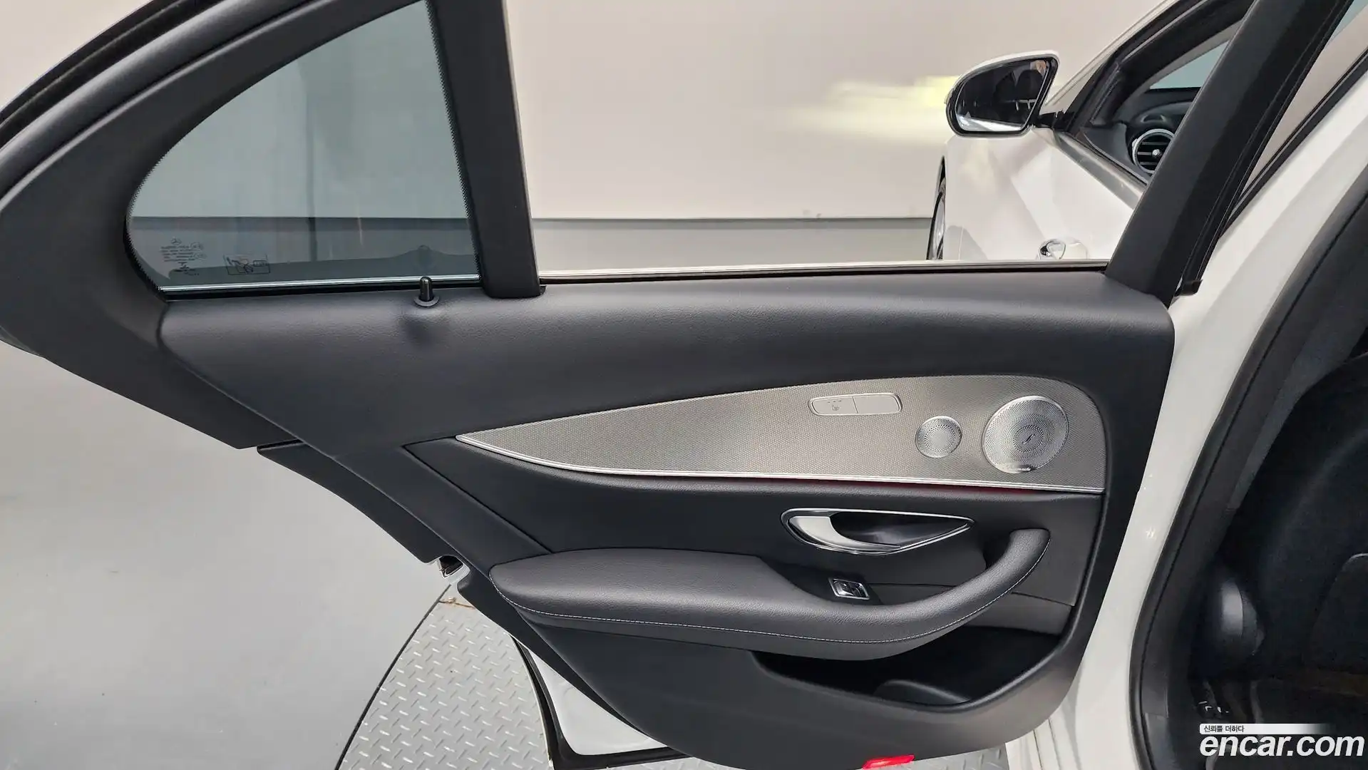 E-Class Mercedes-Benz 2019.8-INNER-035