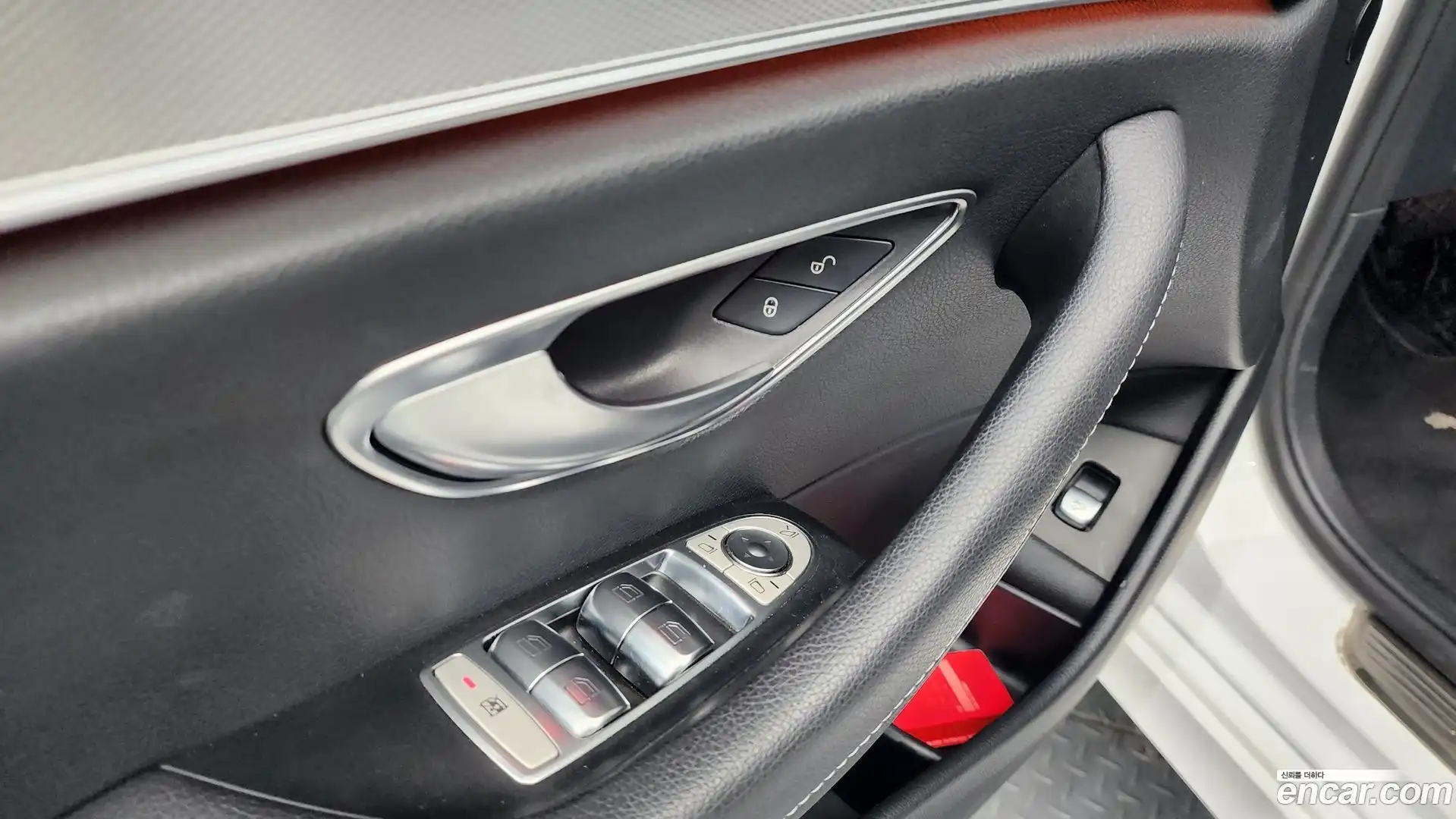 E-Class Mercedes-Benz 2019.8-OPTION-040