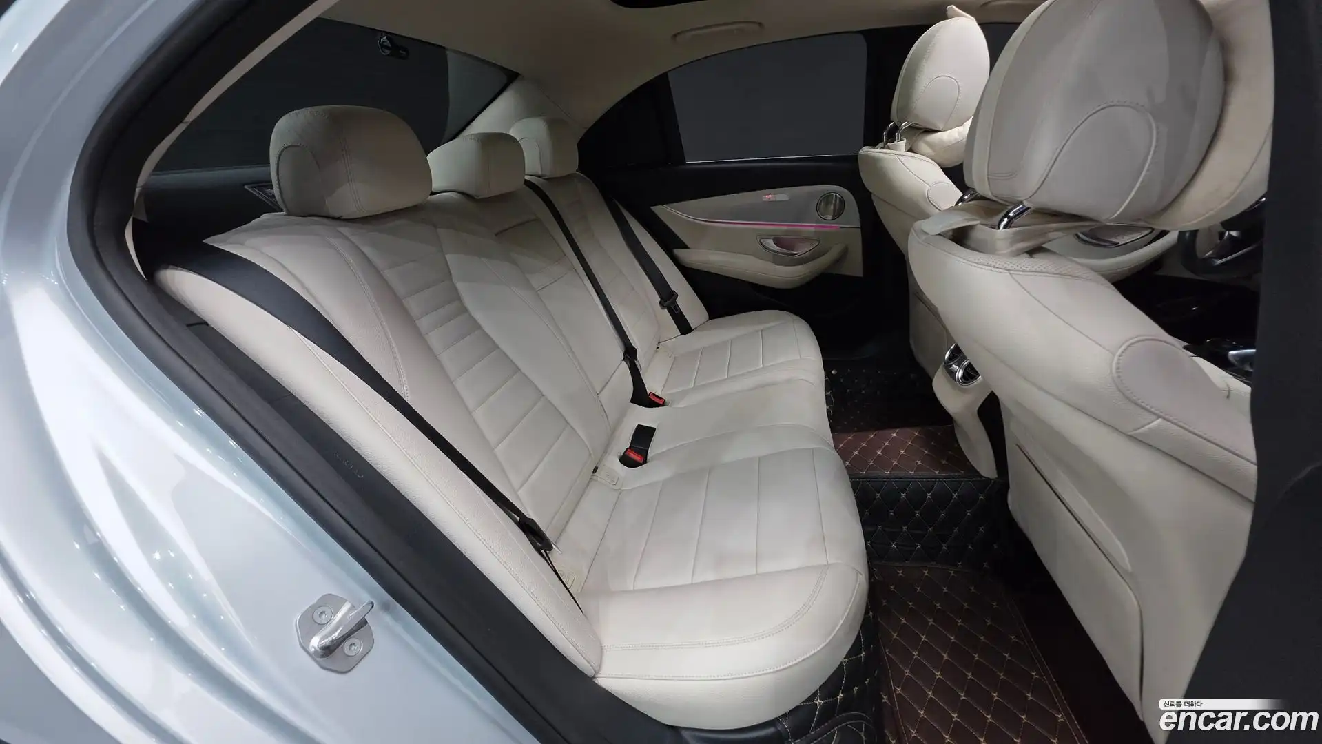 E-Class Mercedes-Benz 2017.7-OPTION-044