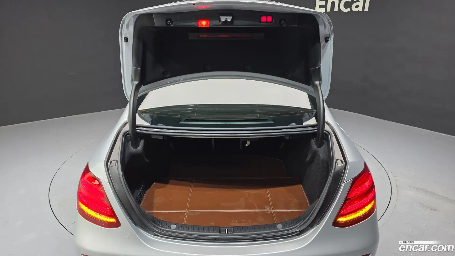 E-Class Mercedes-Benz 2017.7-OPTION-045