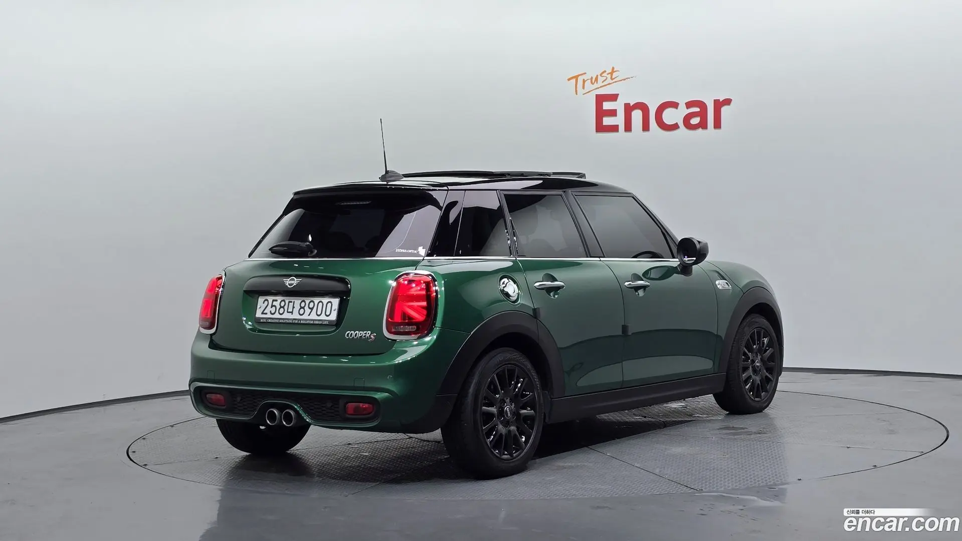 Main__Slider__Photo:Cooper Mini 2019.11-1