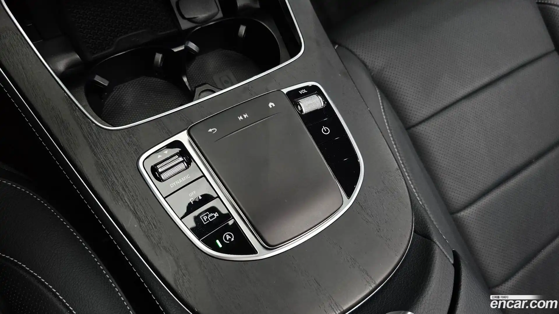 E-Class Mercedes-Benz 2022.6-OPTION-022