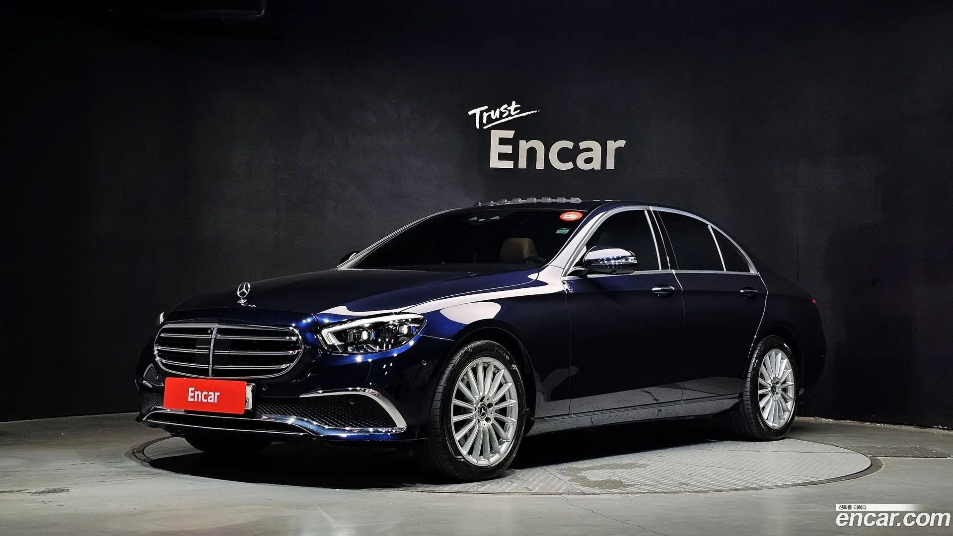 Main__Slider__Photo:E-Class Mercedes-Benz 2022.1-0