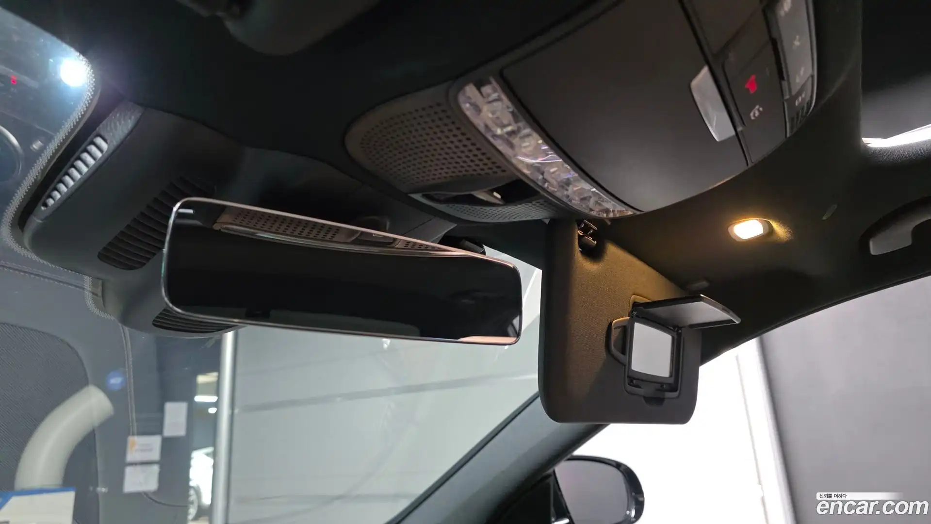 E-Class Mercedes-Benz 2022.1-OPTION-042