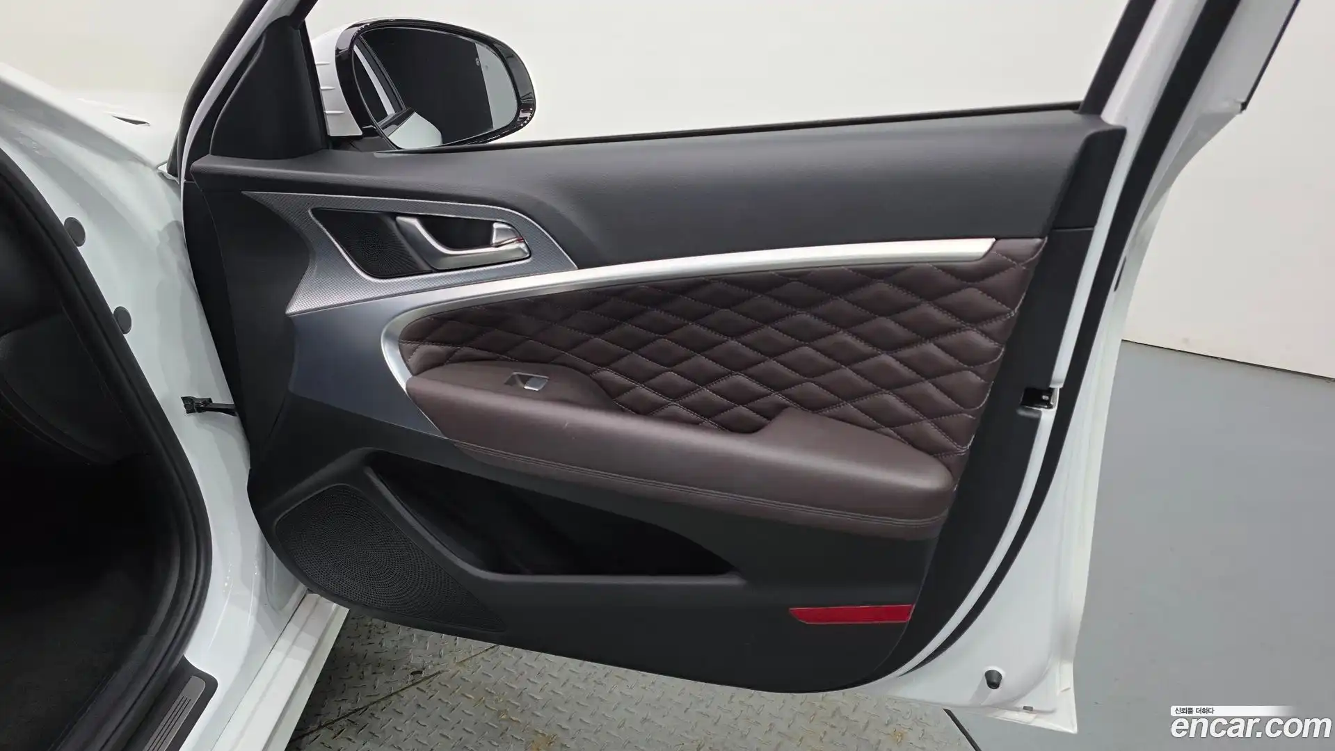 G70 Genesis 2021.11-INNER-034