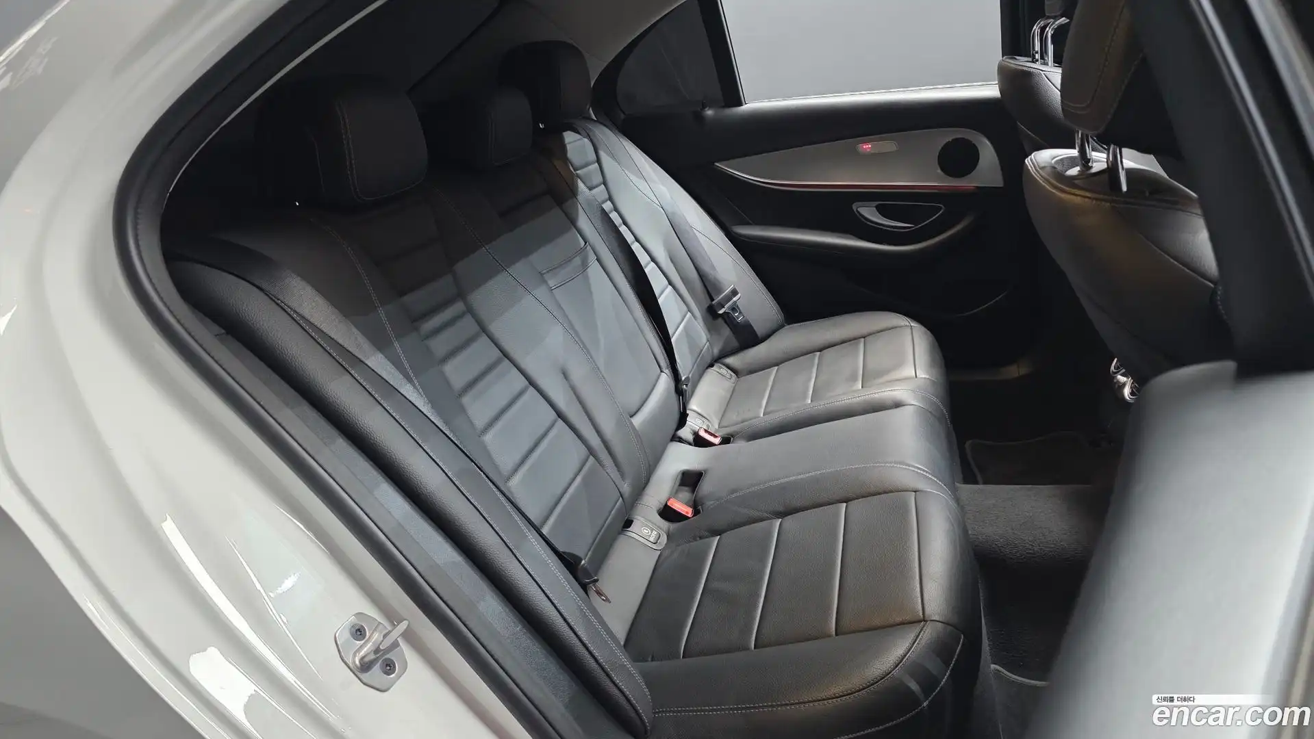 E-Class Mercedes-Benz 2018.7-OPTION-015