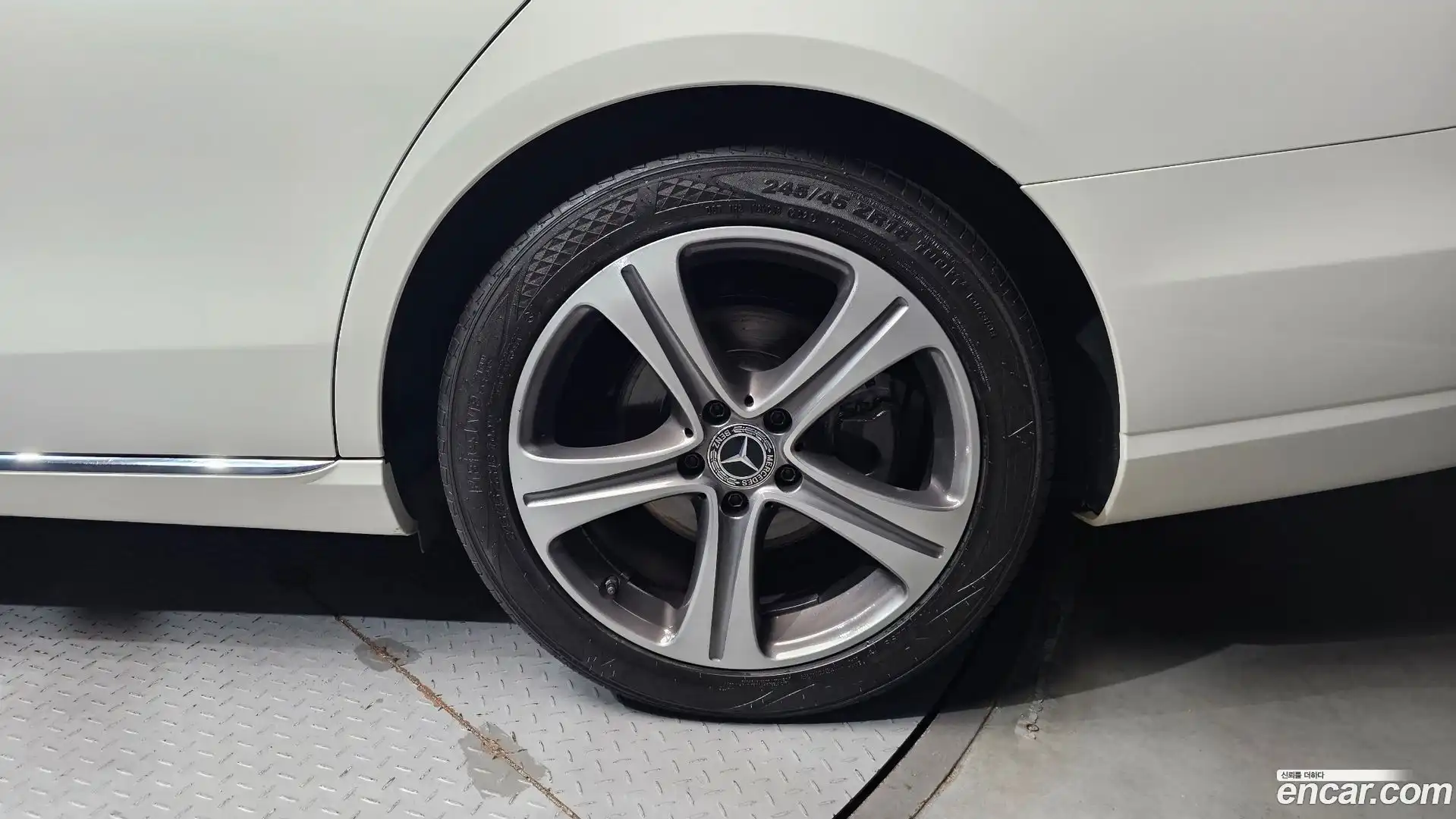 E-Class Mercedes-Benz 2018.7-OUTER-031