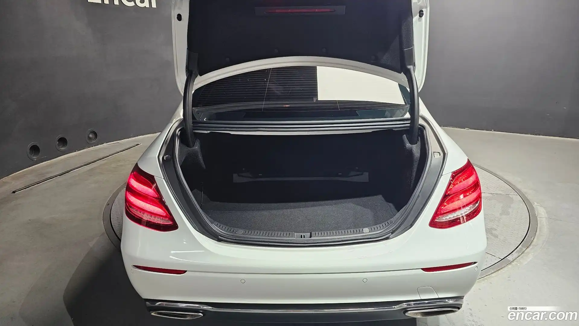 E-Class Mercedes-Benz 2018.7-OPTION-043