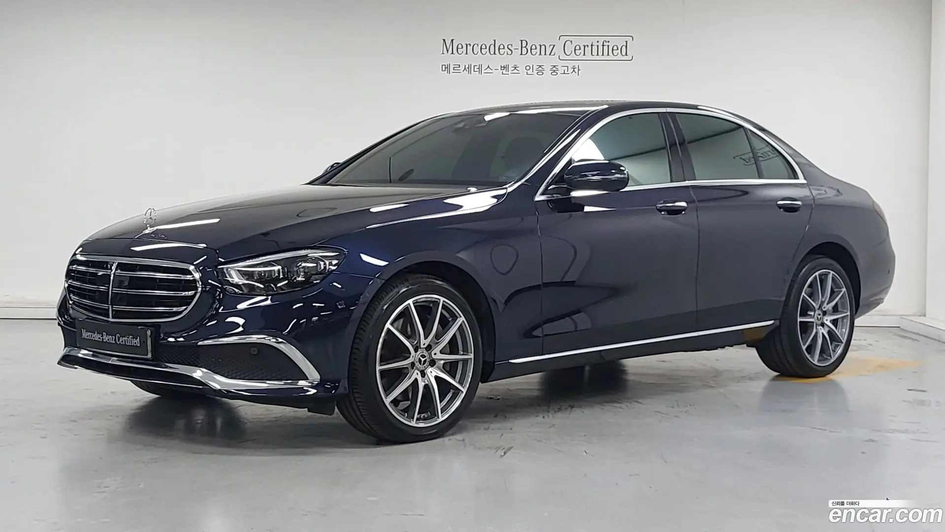 Main__Slider__Photo:E-Class Mercedes-Benz 2022.6-0