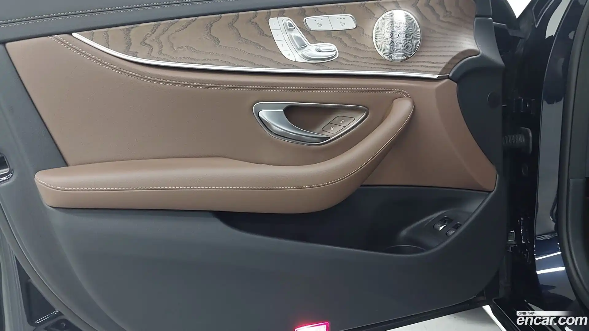 E-Class Mercedes-Benz 2022.6-OPTION-019