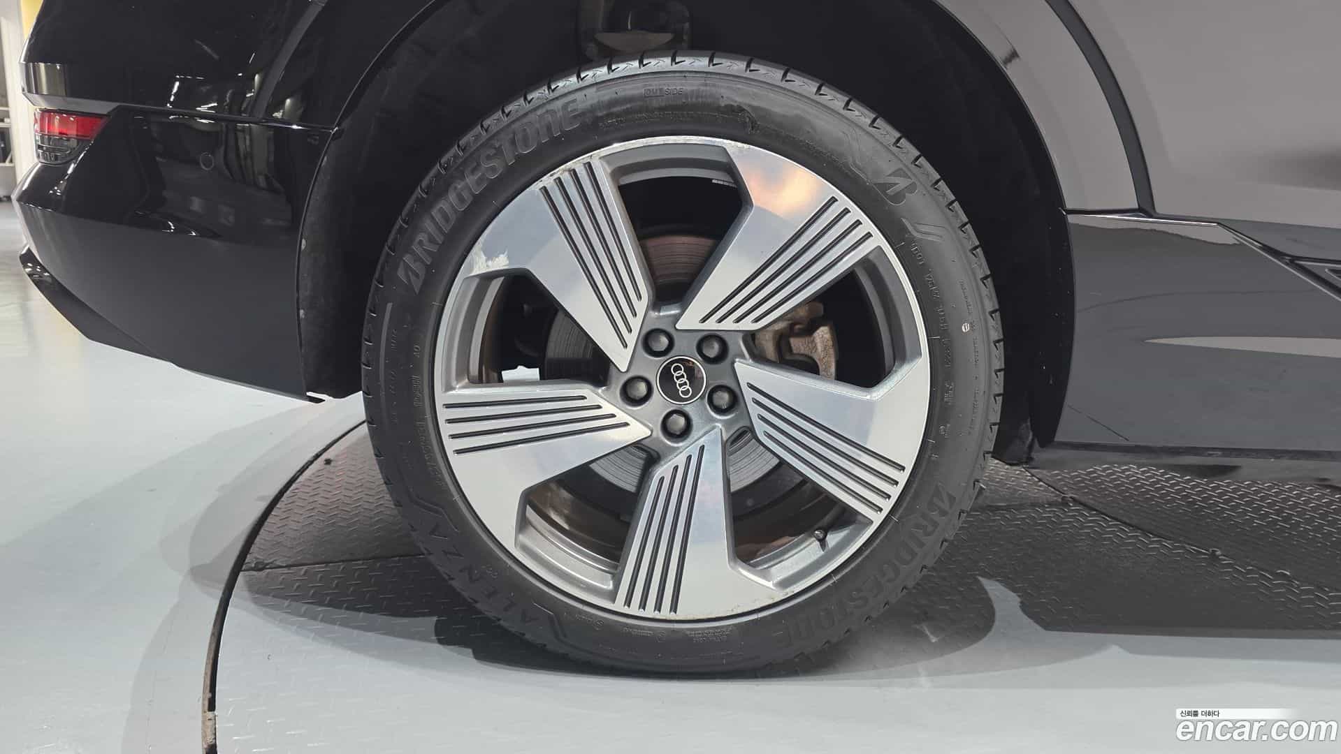 e-tron Audi 2023.11-OUTER-005