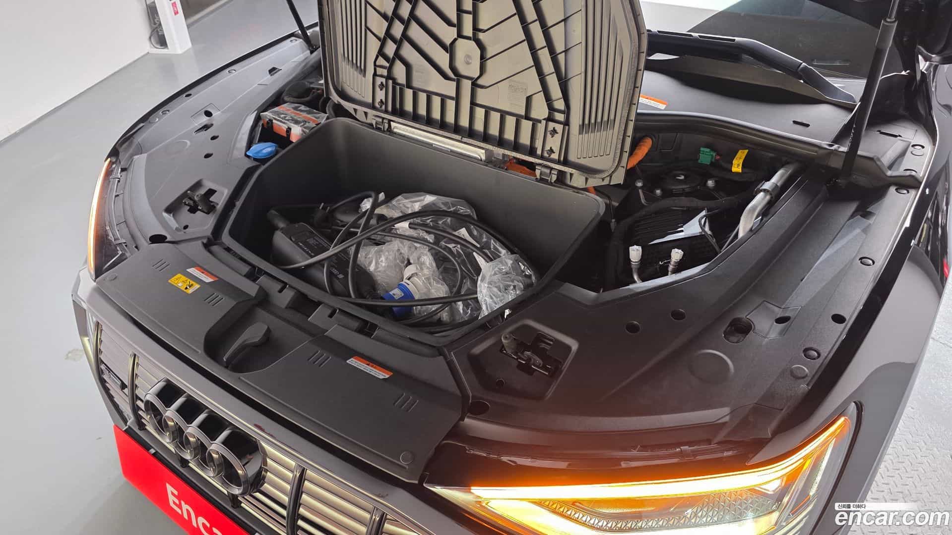 e-tron Audi 2023.11-OUTER-006