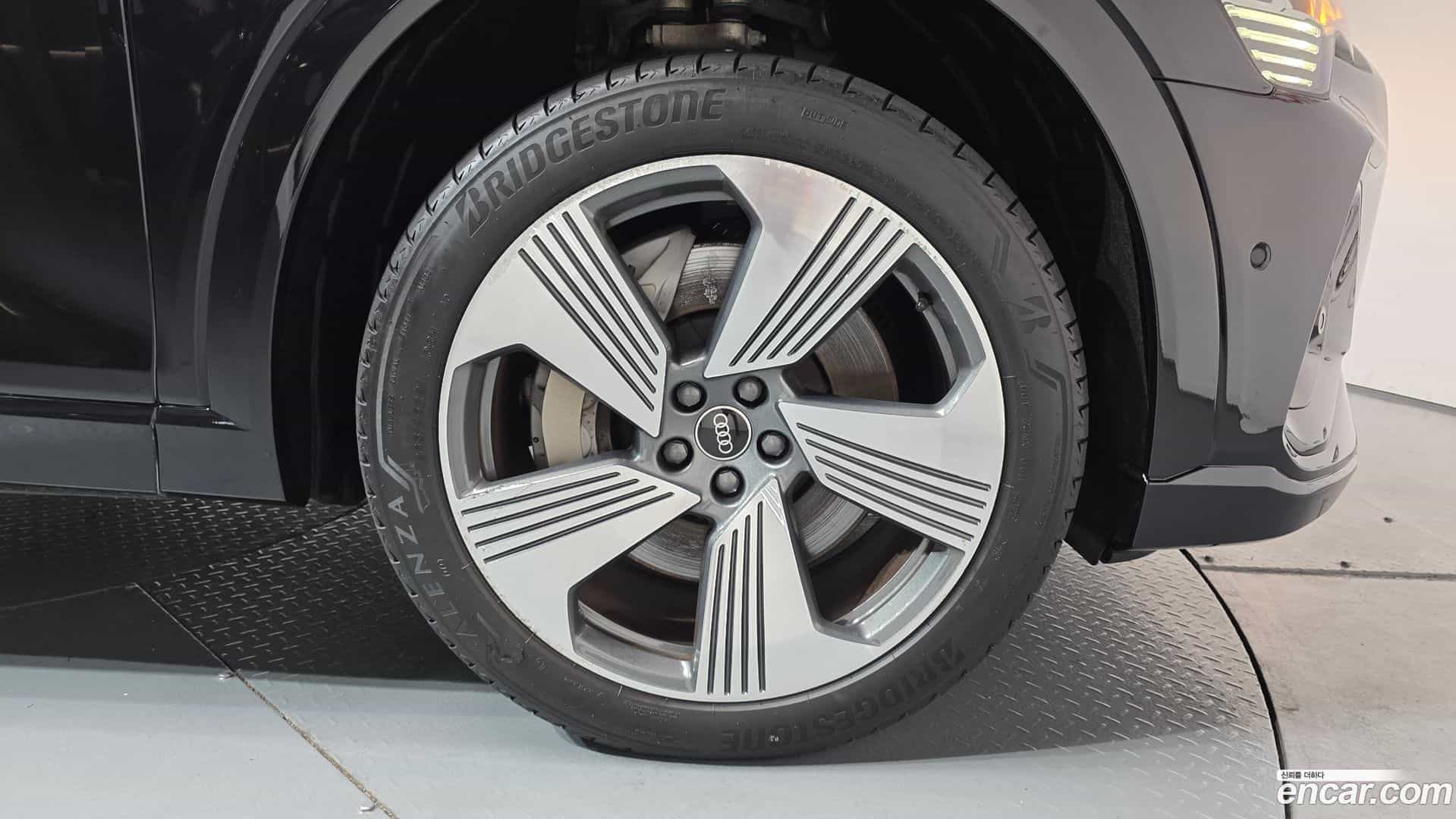 e-tron Audi 2023.11-OUTER-031