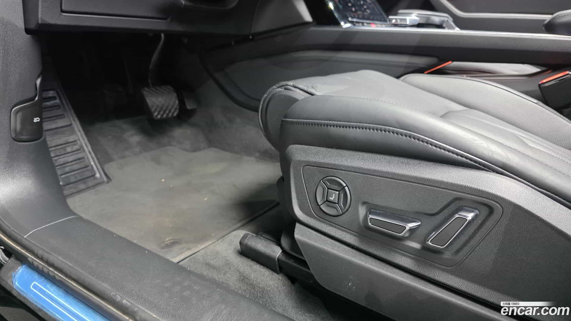 e-tron Audi 2023.11-OPTION-042