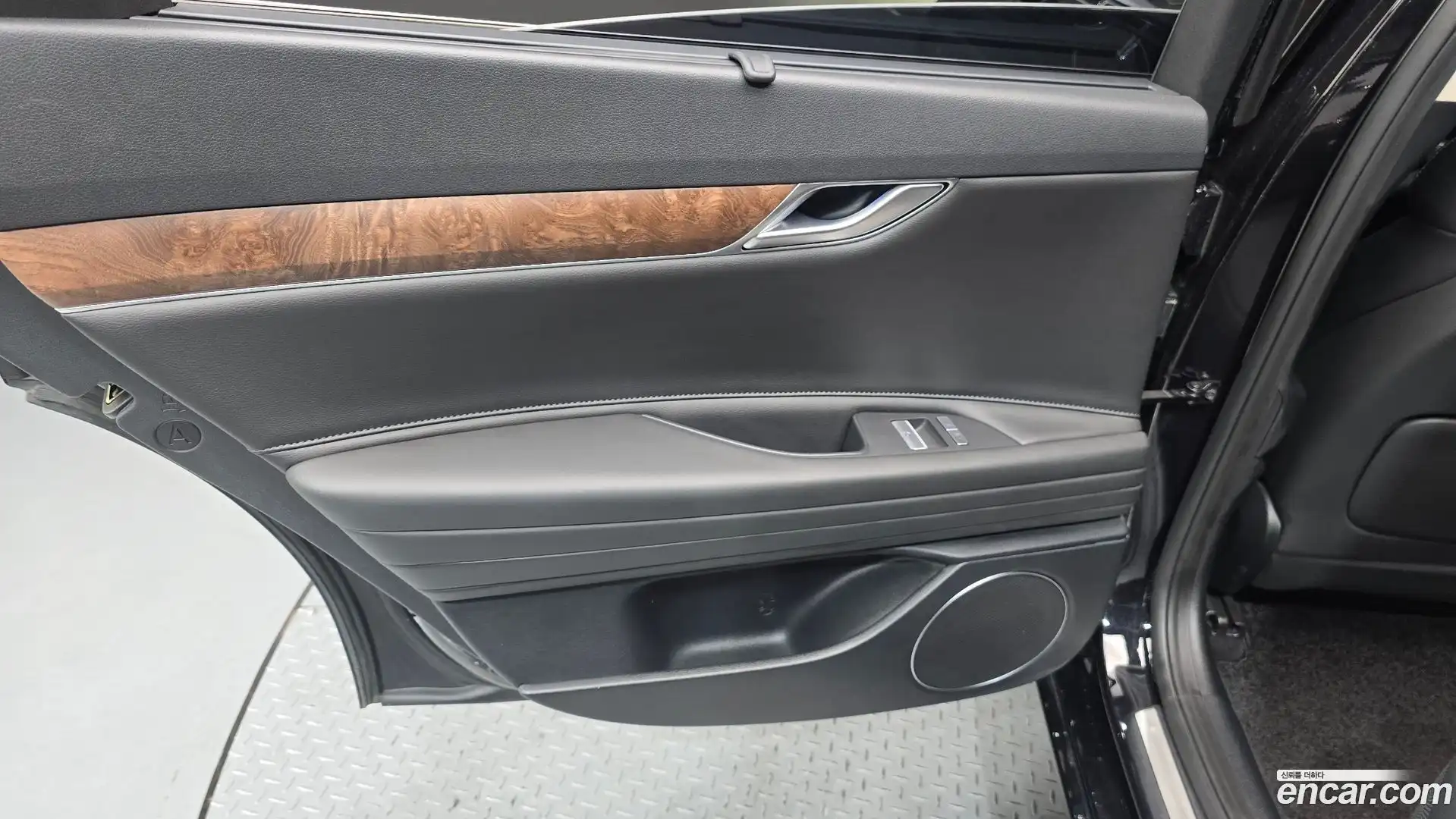 G80 Genesis 2023.3-INNER-035