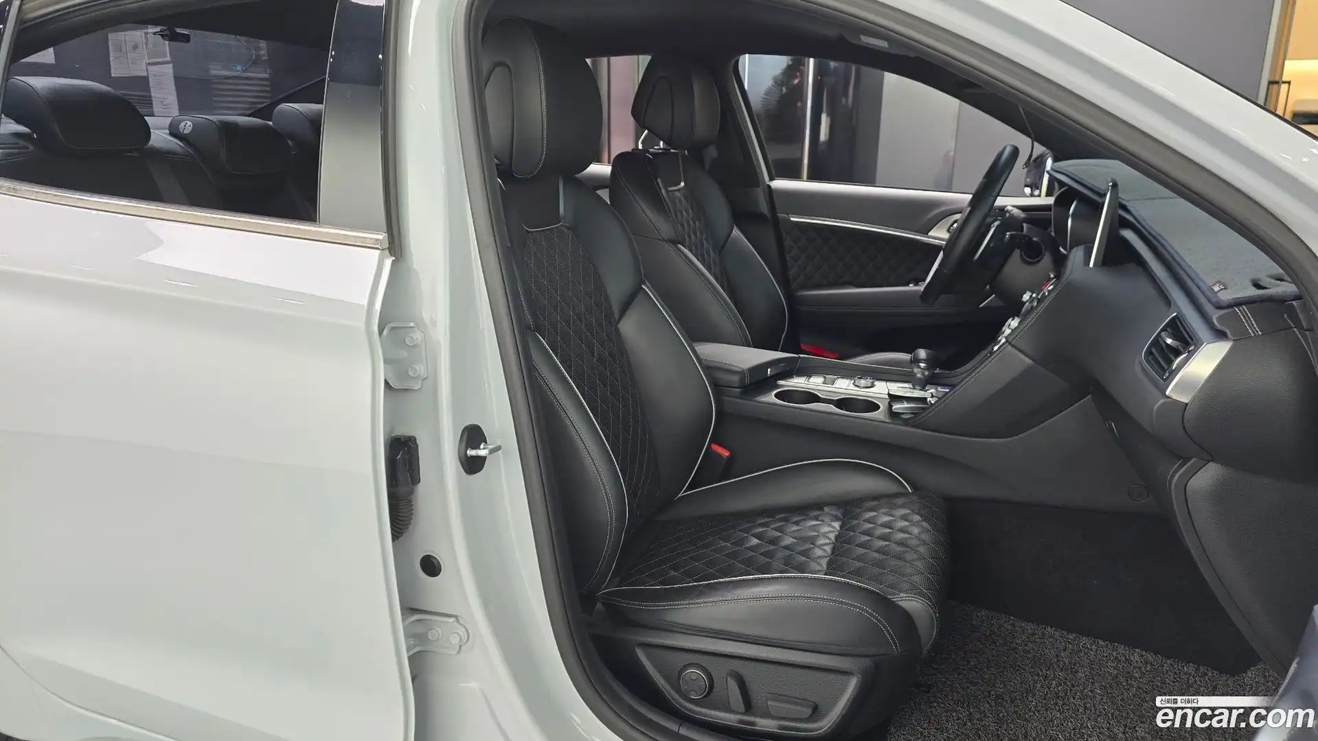 G70 Genesis 2019.2-INNER-036