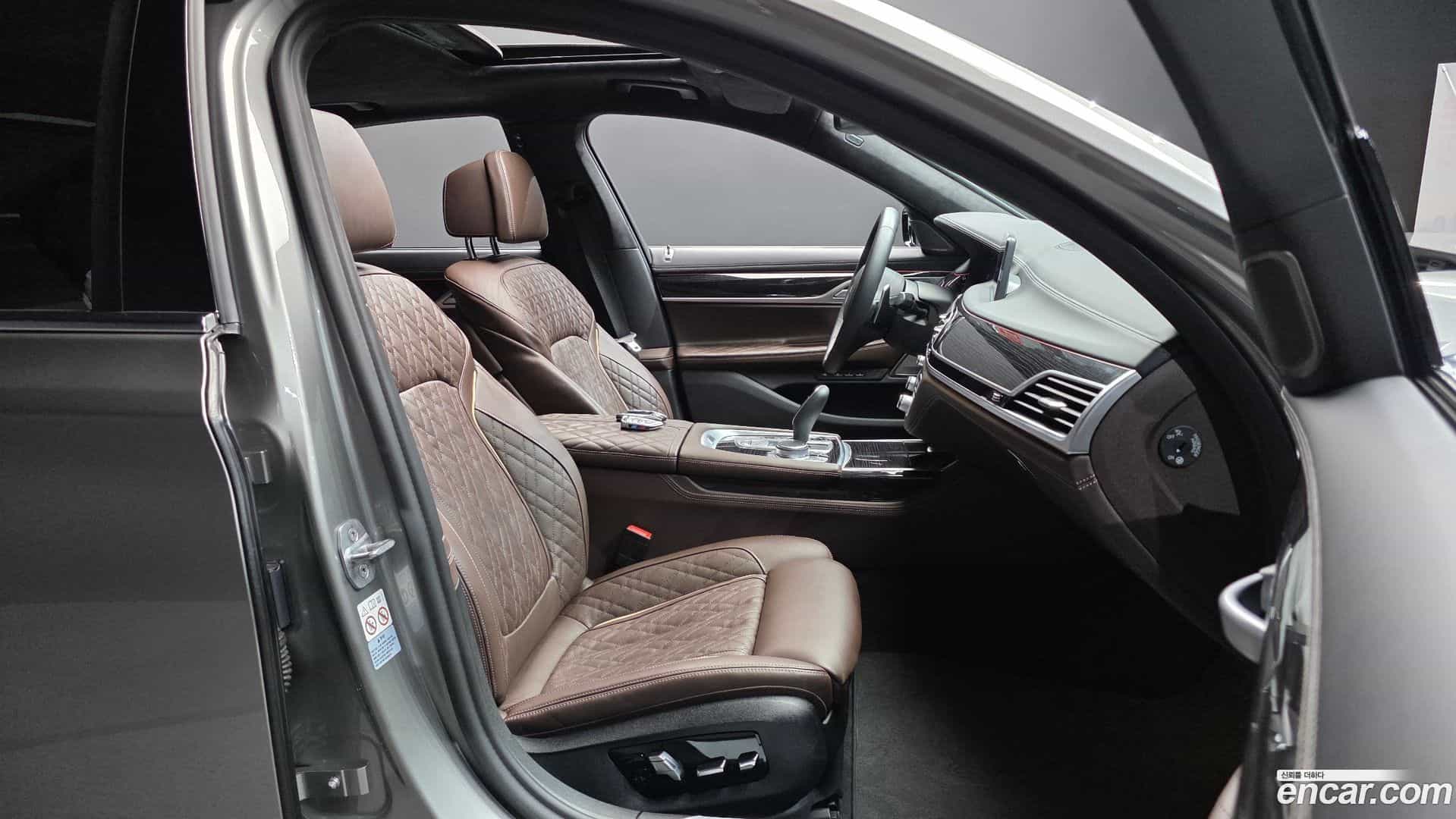 7-Series BMW 2020.10-INNER-036