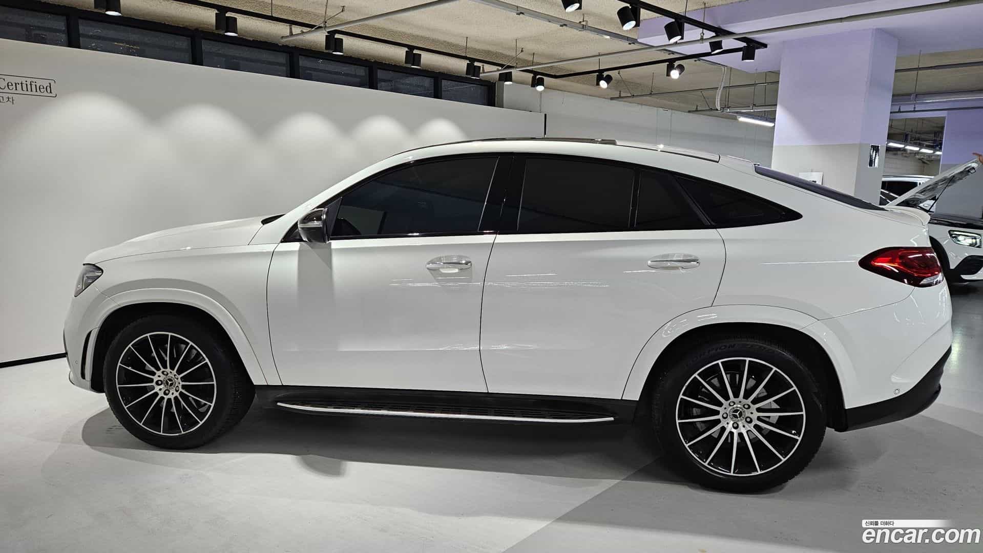 GLE-Class Mercedes-Benz 2022.10-INNER-008