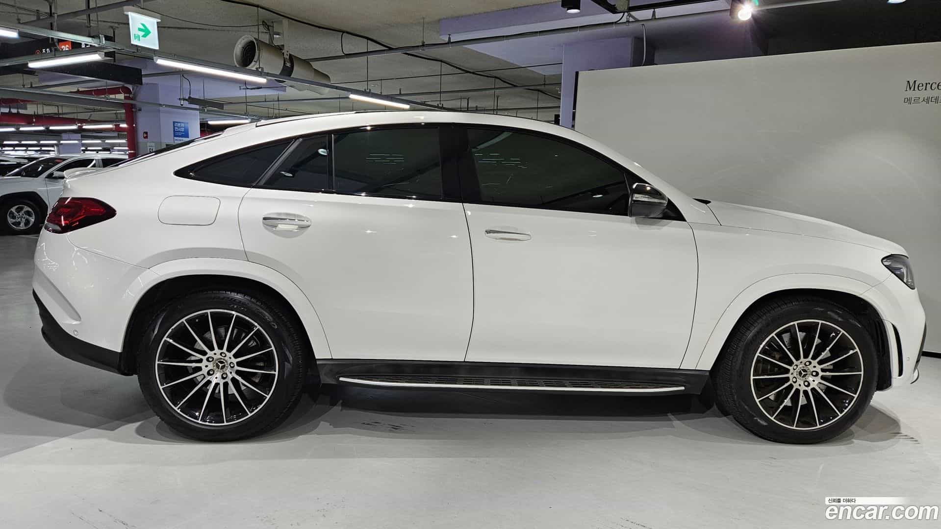 GLE-Class Mercedes-Benz 2022.10-INNER-009