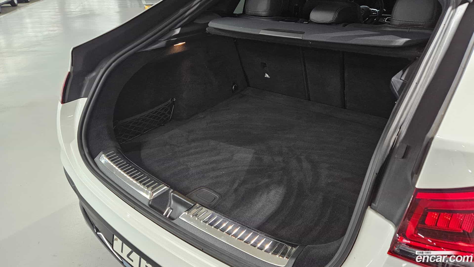 GLE-Class Mercedes-Benz 2022.10-INNER-010
