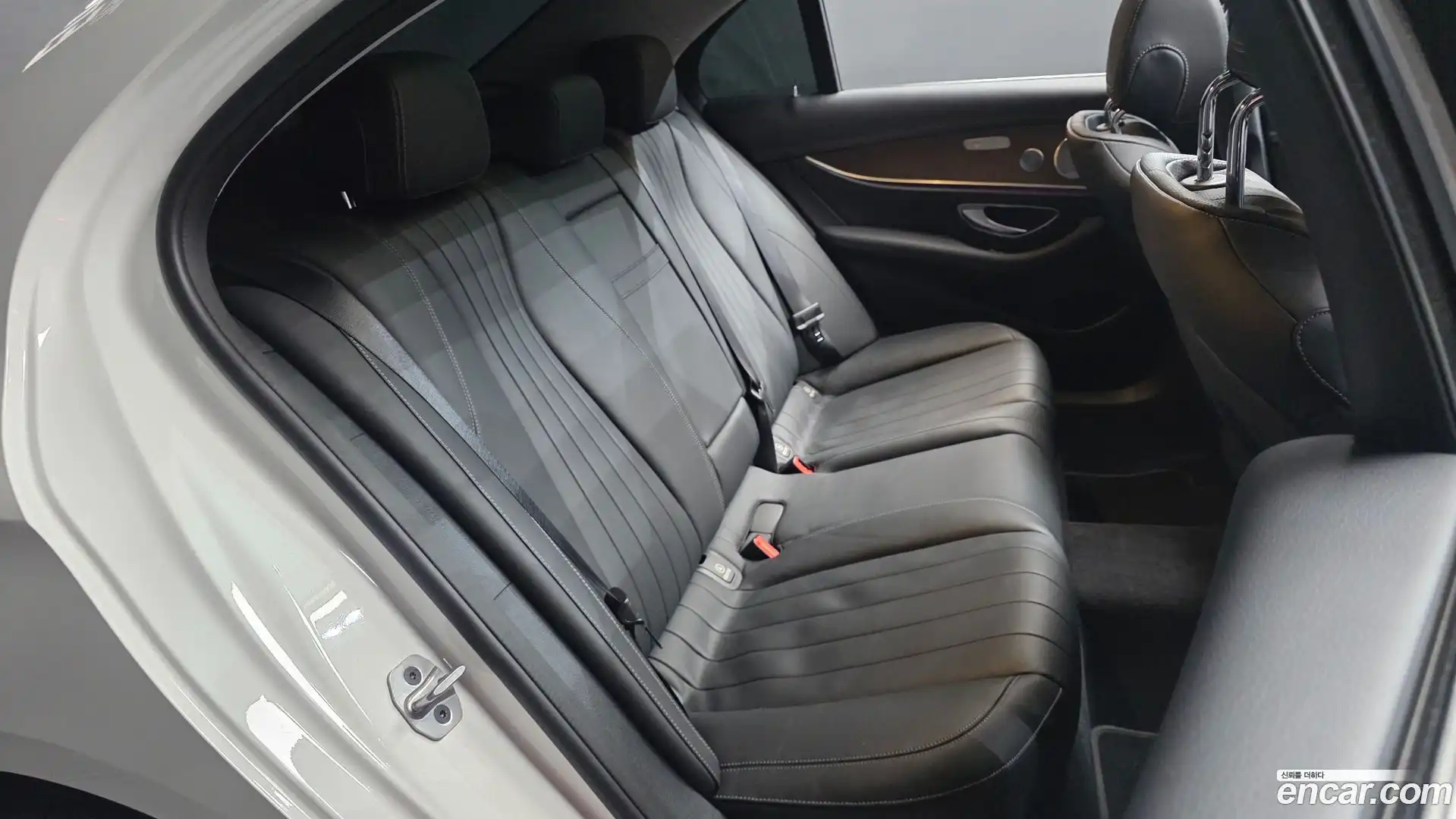 E-Class Mercedes-Benz 2019.5-OPTION-015