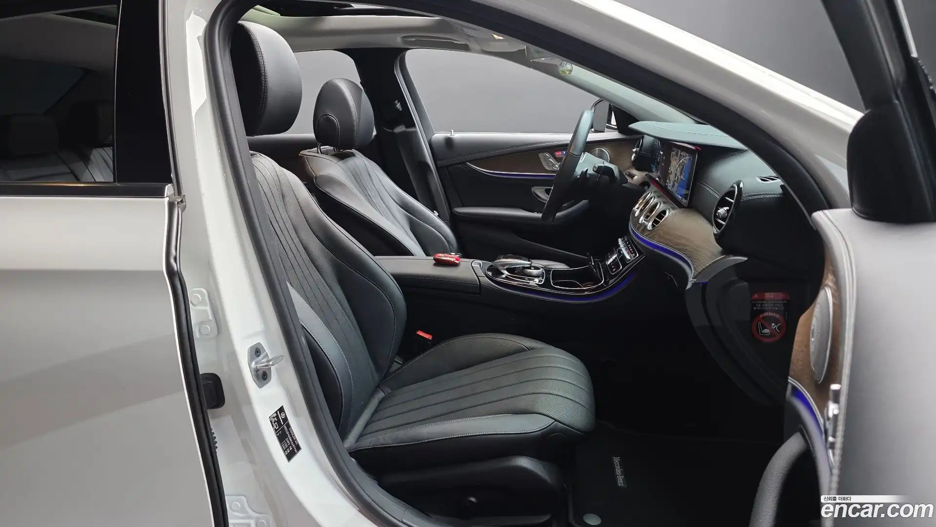 E-Class Mercedes-Benz 2019.5-INNER-036