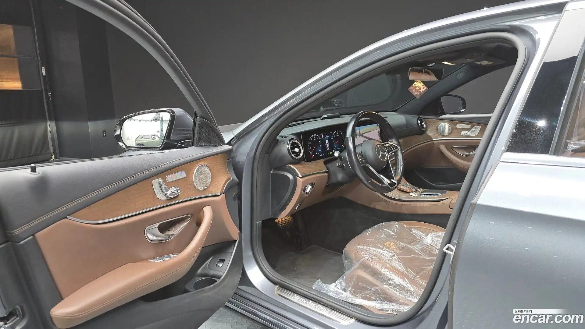 E-Class Mercedes-Benz 2022.6-INNER-010