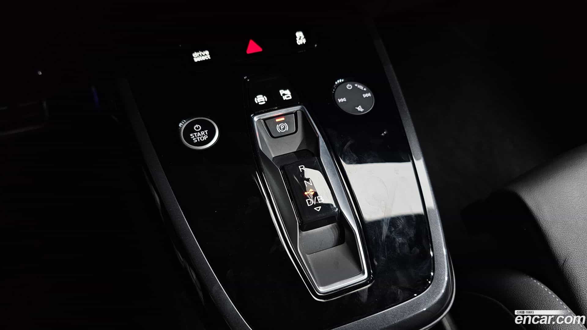 Q4 e-tron Audi 2022.9-INNER-009