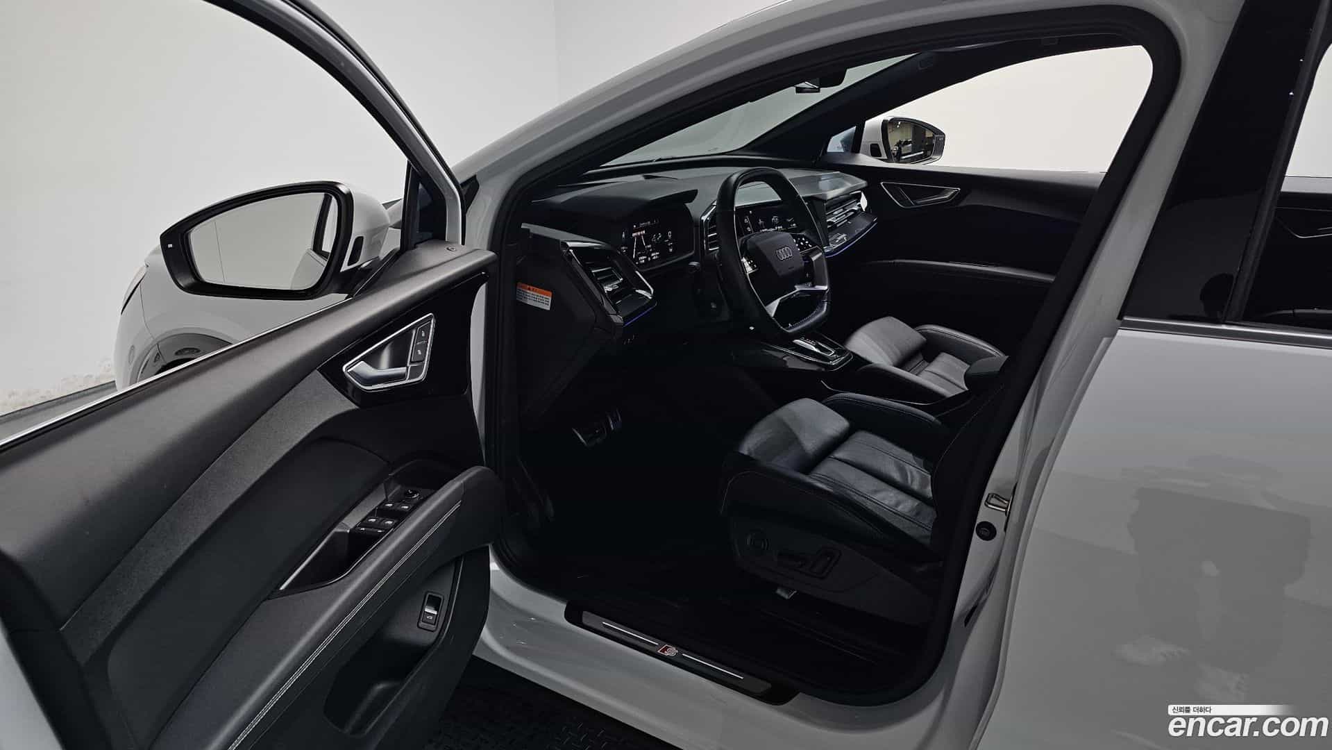 Q4 e-tron Audi 2022.9-INNER-010